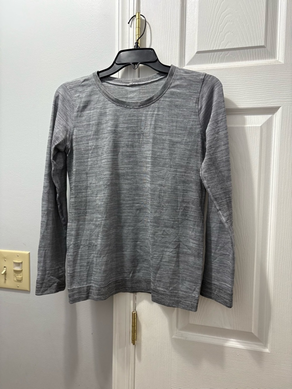 Lululemon Relaxed Fit Swiftly Tech Longsleeve Heather Gray Size 4